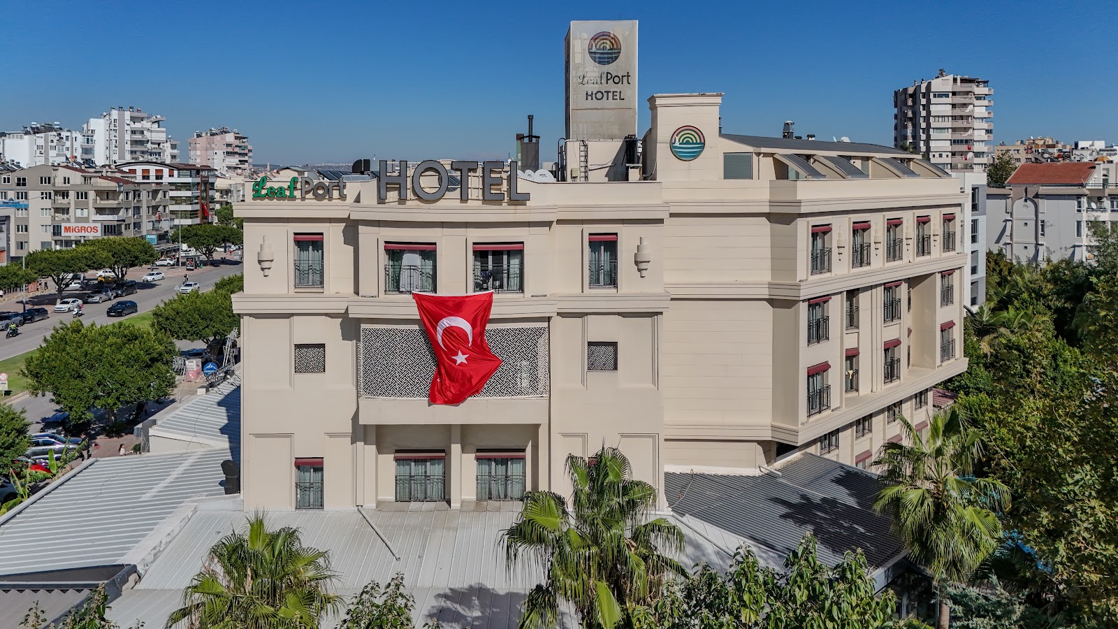 Golden World Suite Hotel