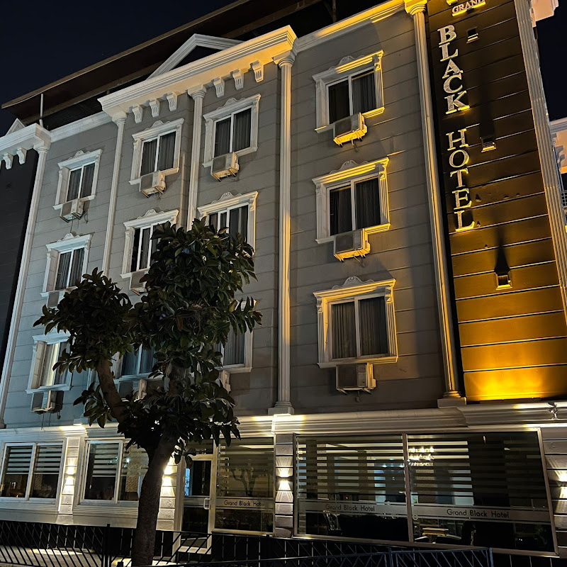 Grand Black Hotel