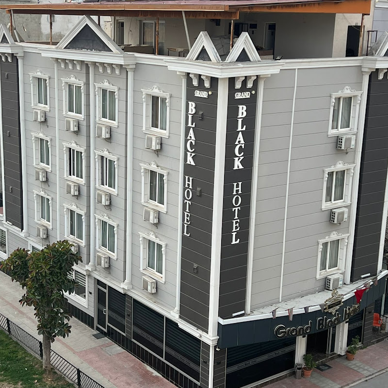 Grand Black Hotel