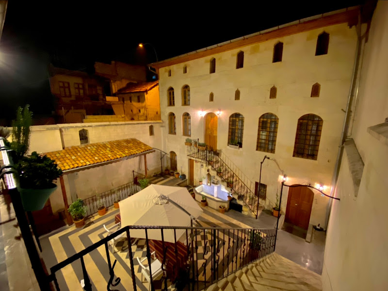 Dilek Hanım Konağı SÜRER