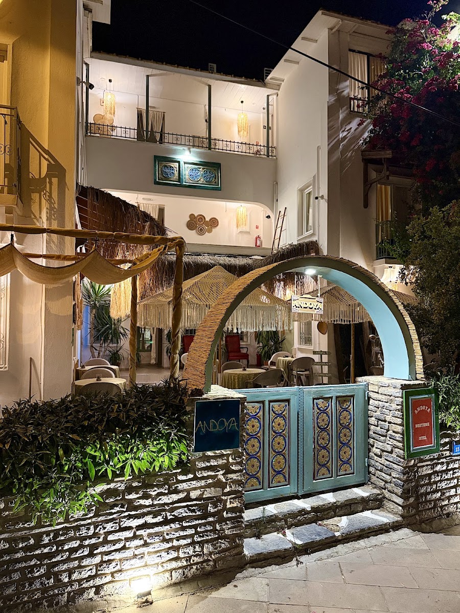 Ena Boutique Hotel & Residences