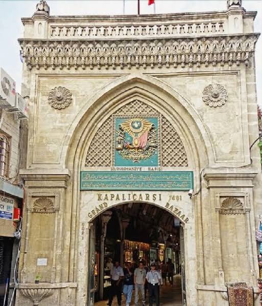 Ravouna 1906 Rooftop Bar & Suites