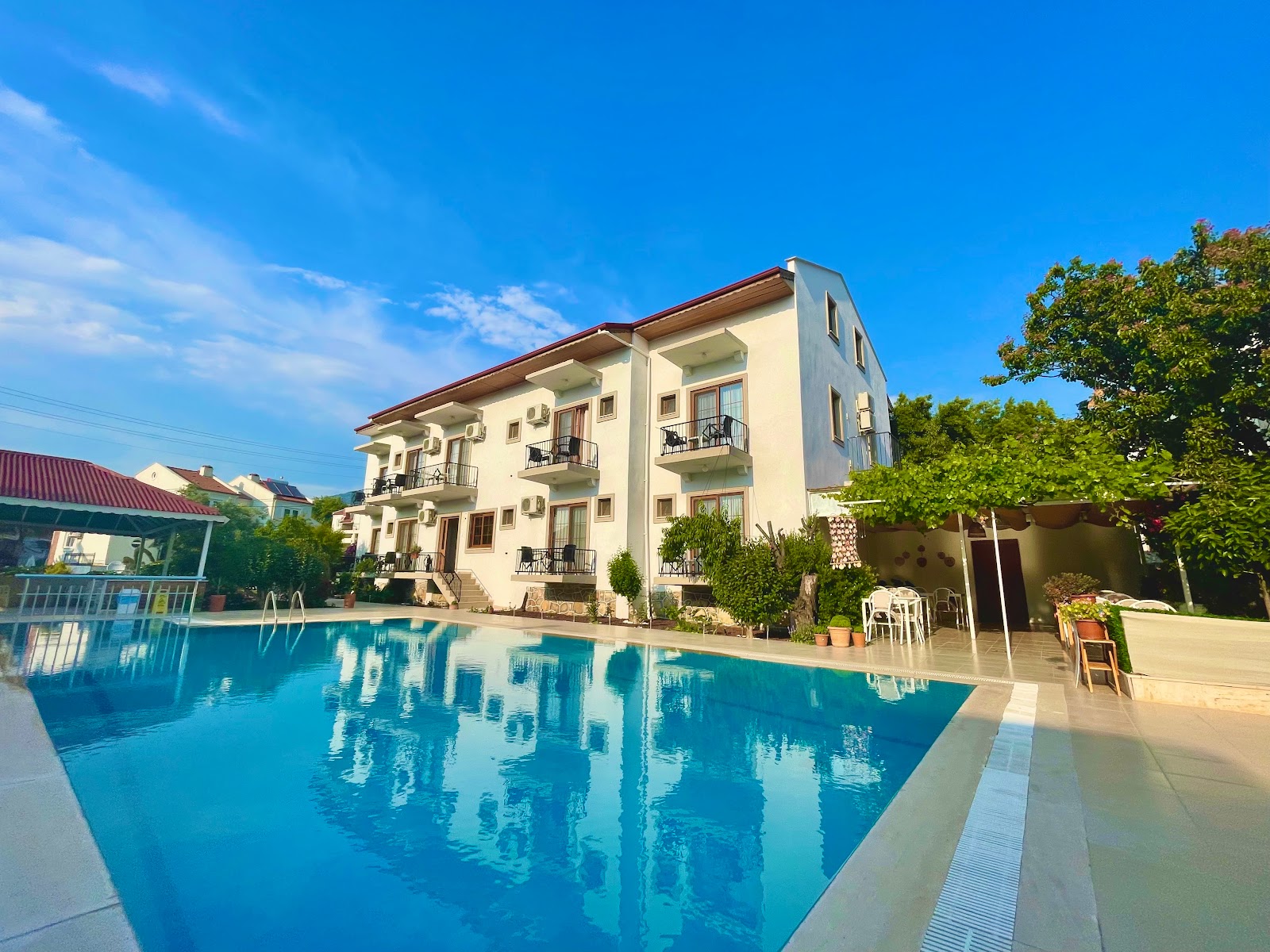 Sea Breeze Hotel And Apartments