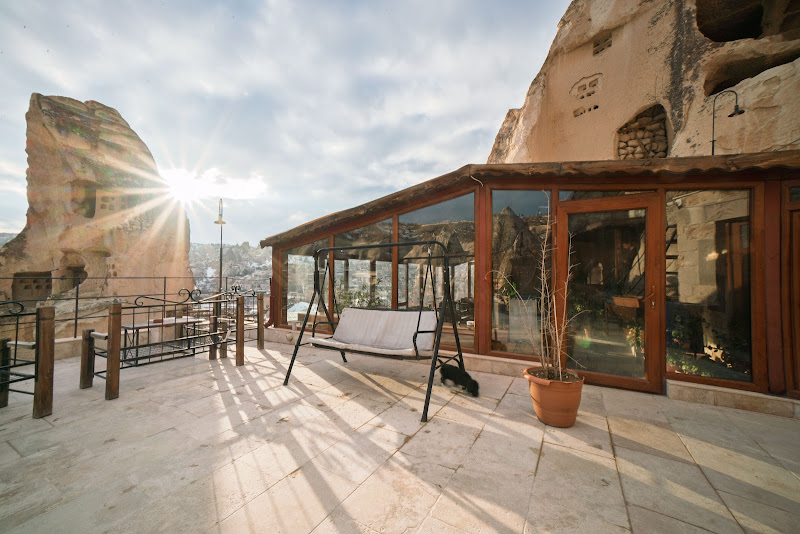 Zeuz Cave Suites