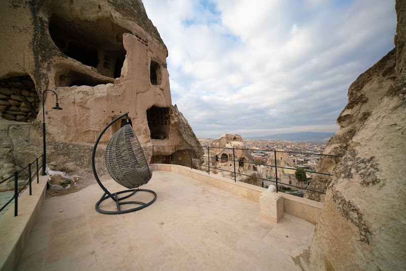 Zeuz Cave Suites