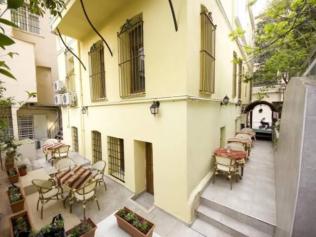 Taksim Larissa residence