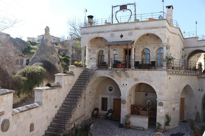 Capp Royal Cave Hotel