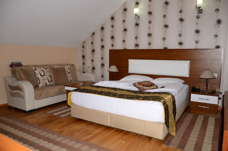 Hotel Golden Lightning