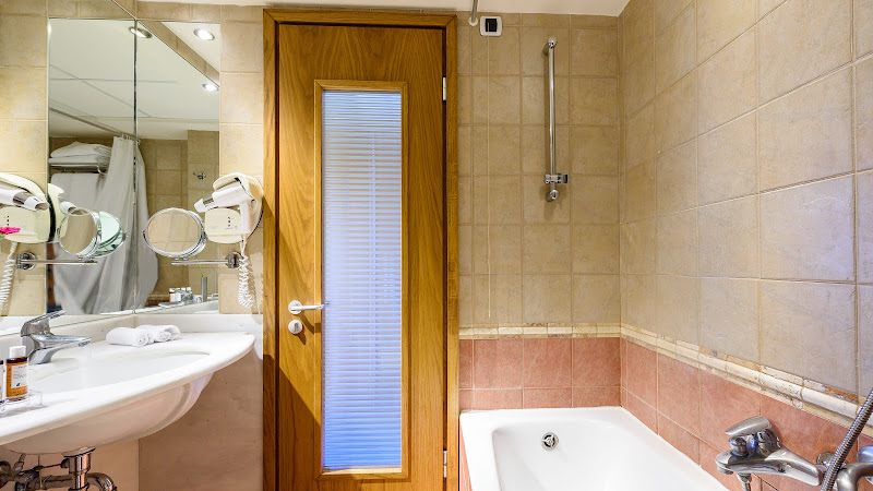 Alexander Beach Hotel & Spa