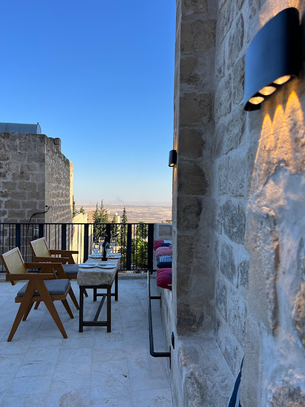 Tuğmaner Small House Ajar