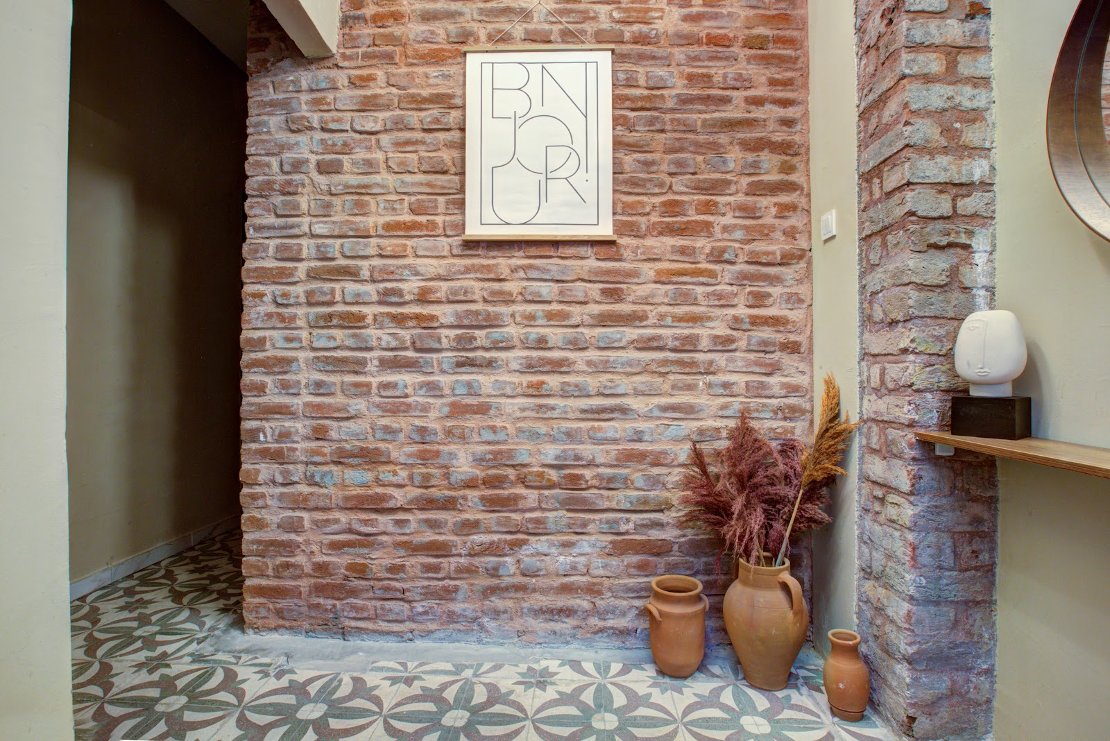 Frame Hotel & Suites