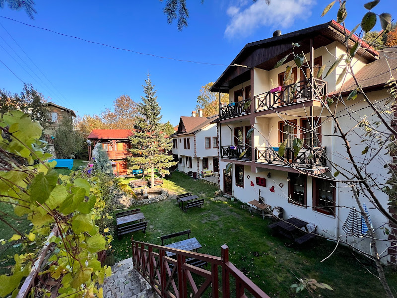 Abant Dört Mevsim Konağı (Alkolsüz Müessese)