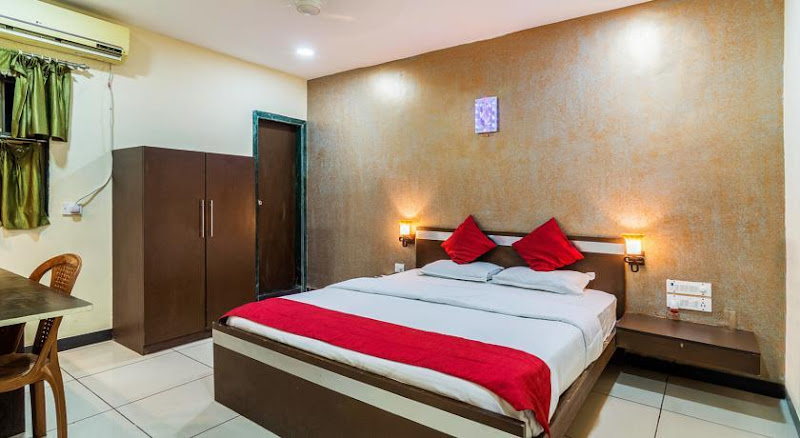 Tables Hotel, Hotel ICS