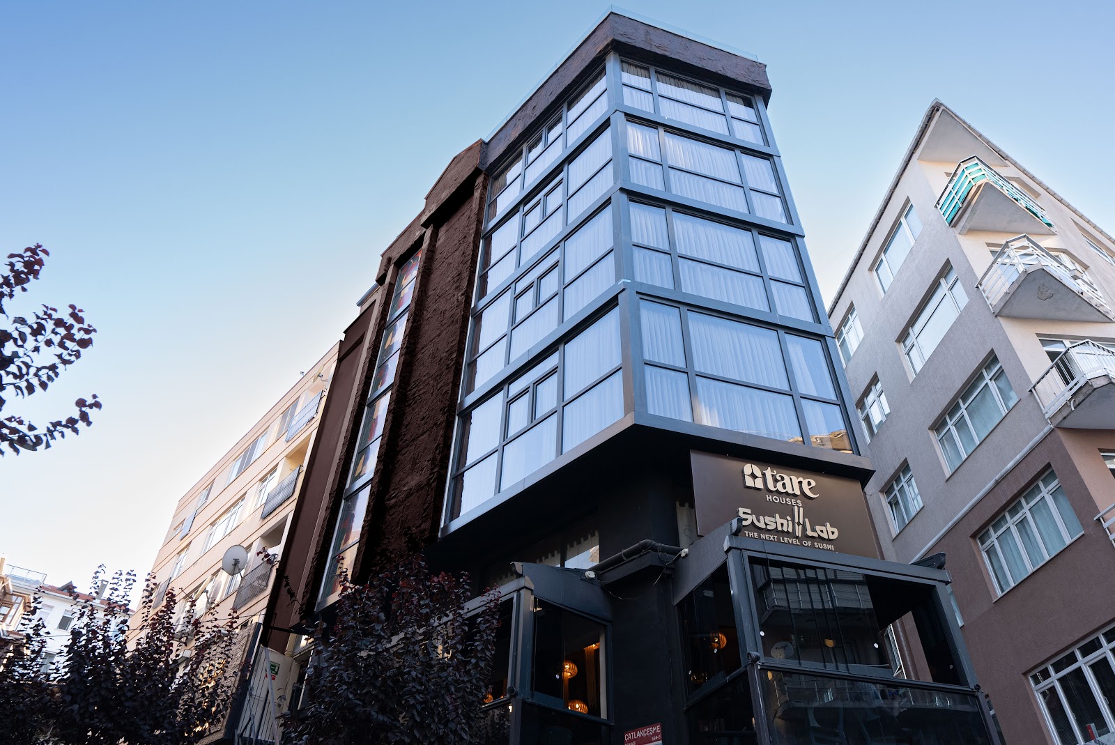 Housez Suites & Apartments