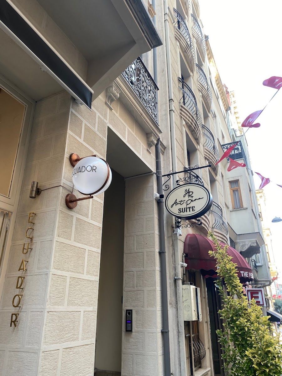 Adahan DeCamondo Pera, Autograph Collection