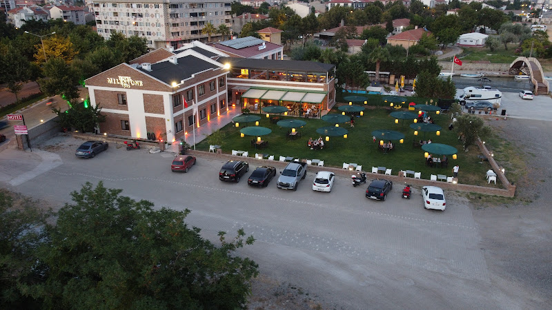 Hotel Milestone 1915