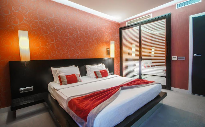 Vernazza Suites Hotel