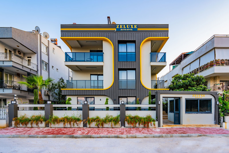 Zeluxe Suite Hotel
