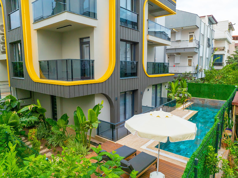 Zeluxe Suite Hotel