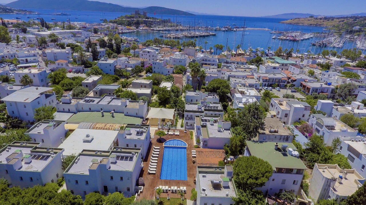 Moonshine Hotel & Suites