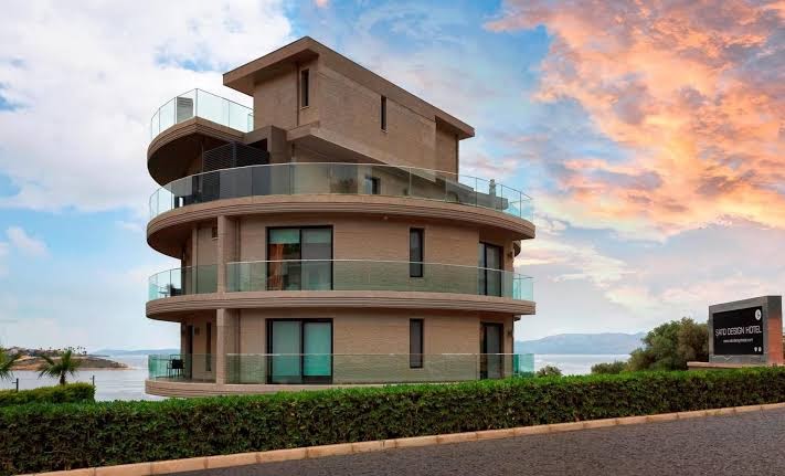 The Local House Ayasaranda