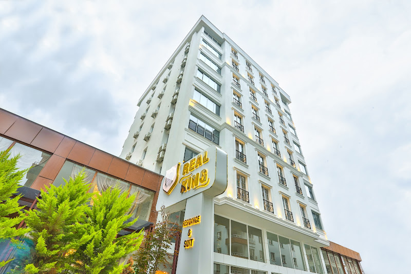 Real King Suit Hotel