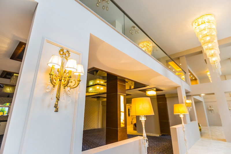 Real King Suit Hotel