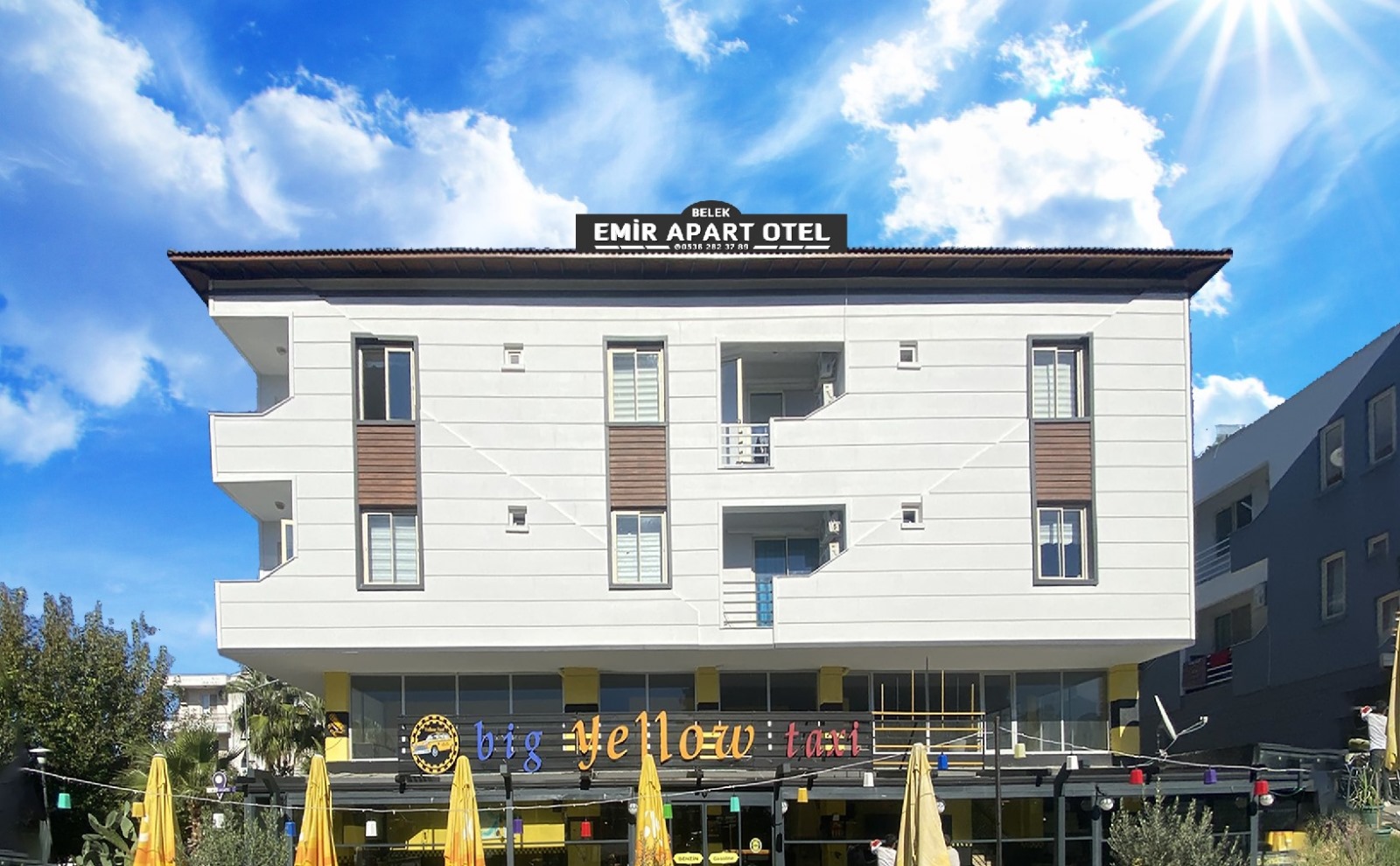 Red Castle Hotel & Bar