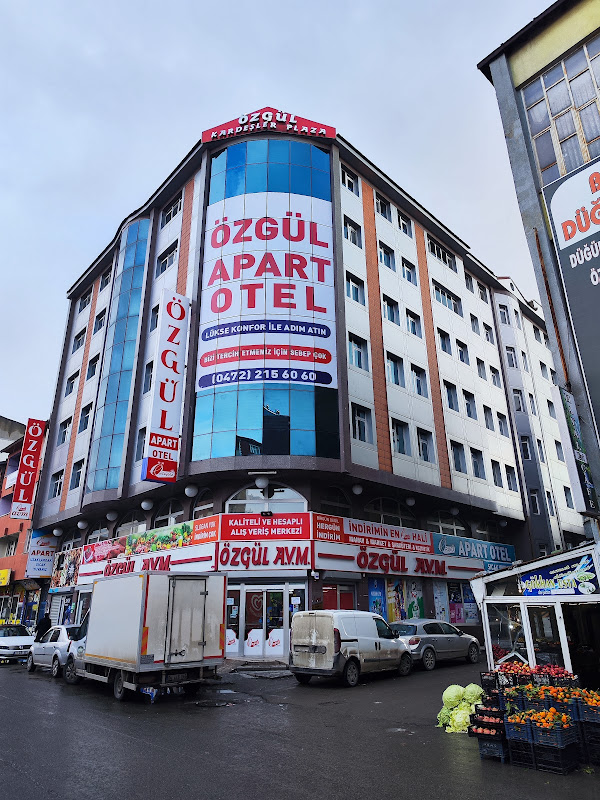 Özgül Bayan ve Aile Apart