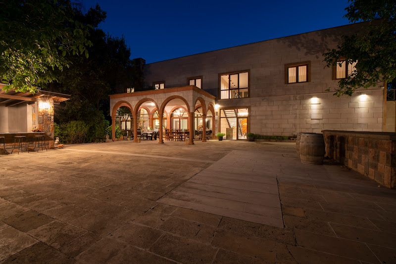 SUNOLUS VINEYARD HOUSE
