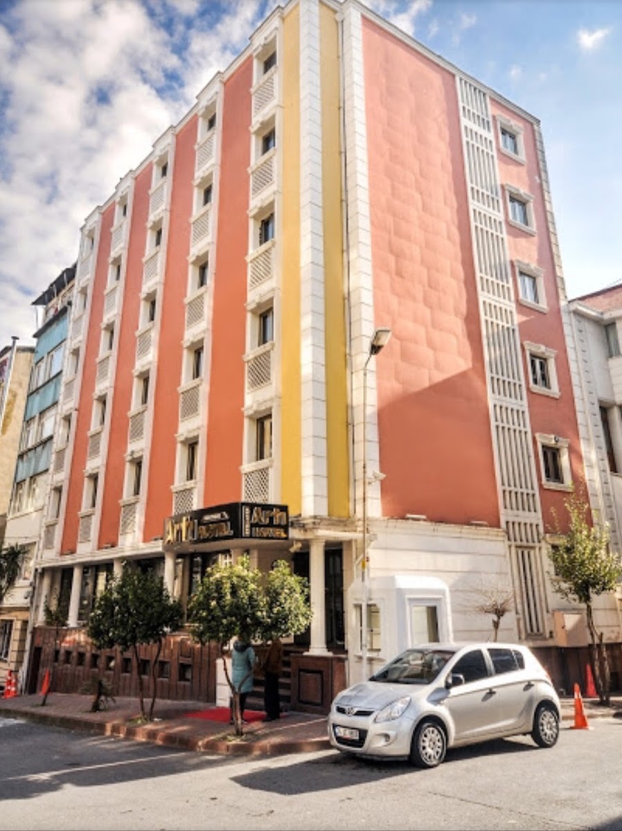 Crowned Exclusive Hotel