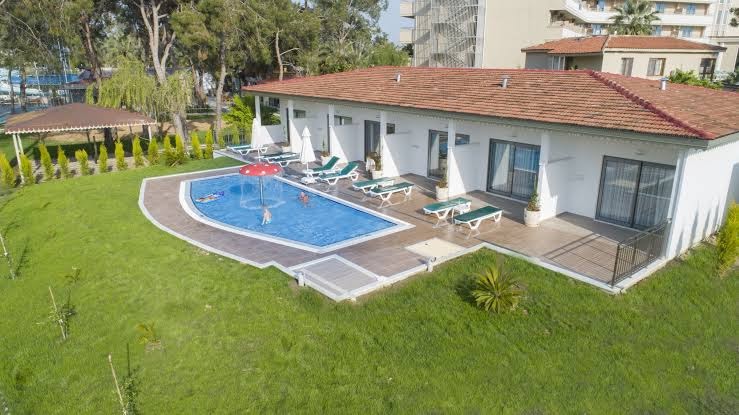 The Sansa Hotel & Spa