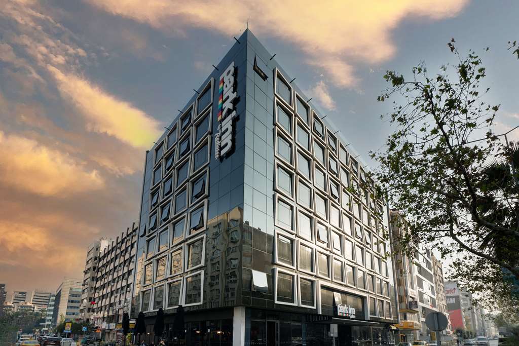 Renaissance Izmir Hotel