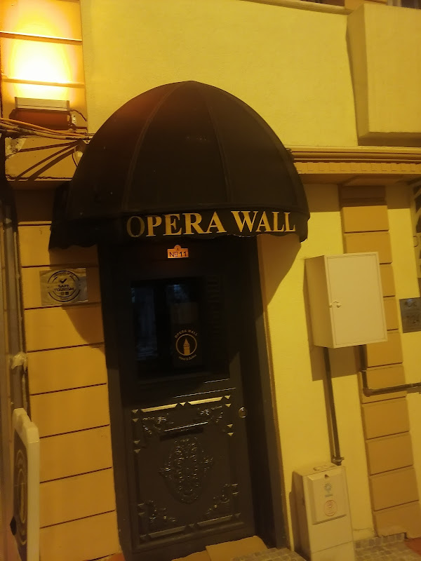Opera Wall Suite