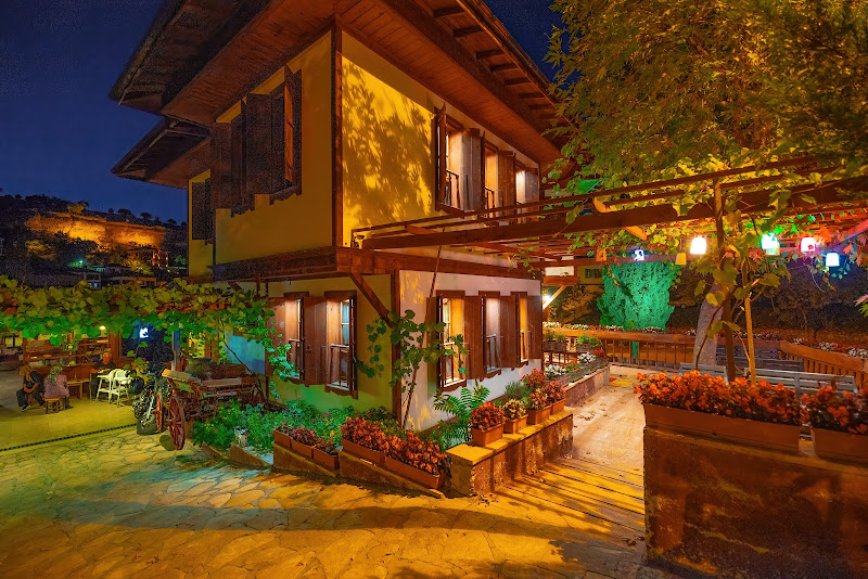 Çeşmeli Konak Köşe Hotel